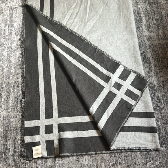 Kate spade grey reversible Throw - Picture 2 of 3